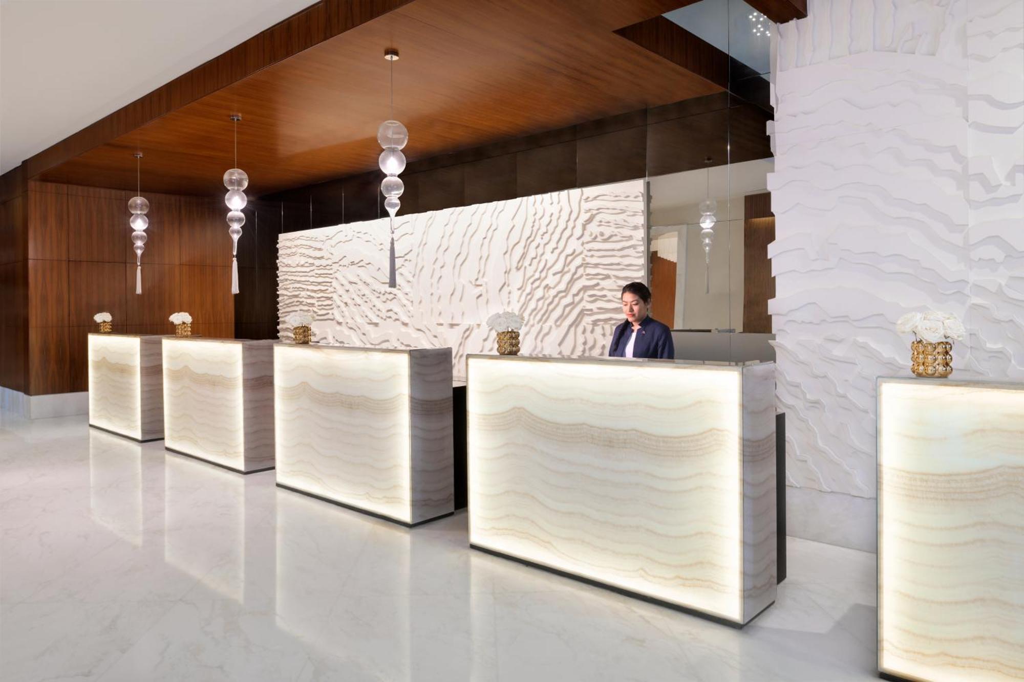 Marriott Executive Apartments Al Jaddaf, Dubaj Zewnętrze zdjęcie The lobby of the Ritz-Carlton, Dubai