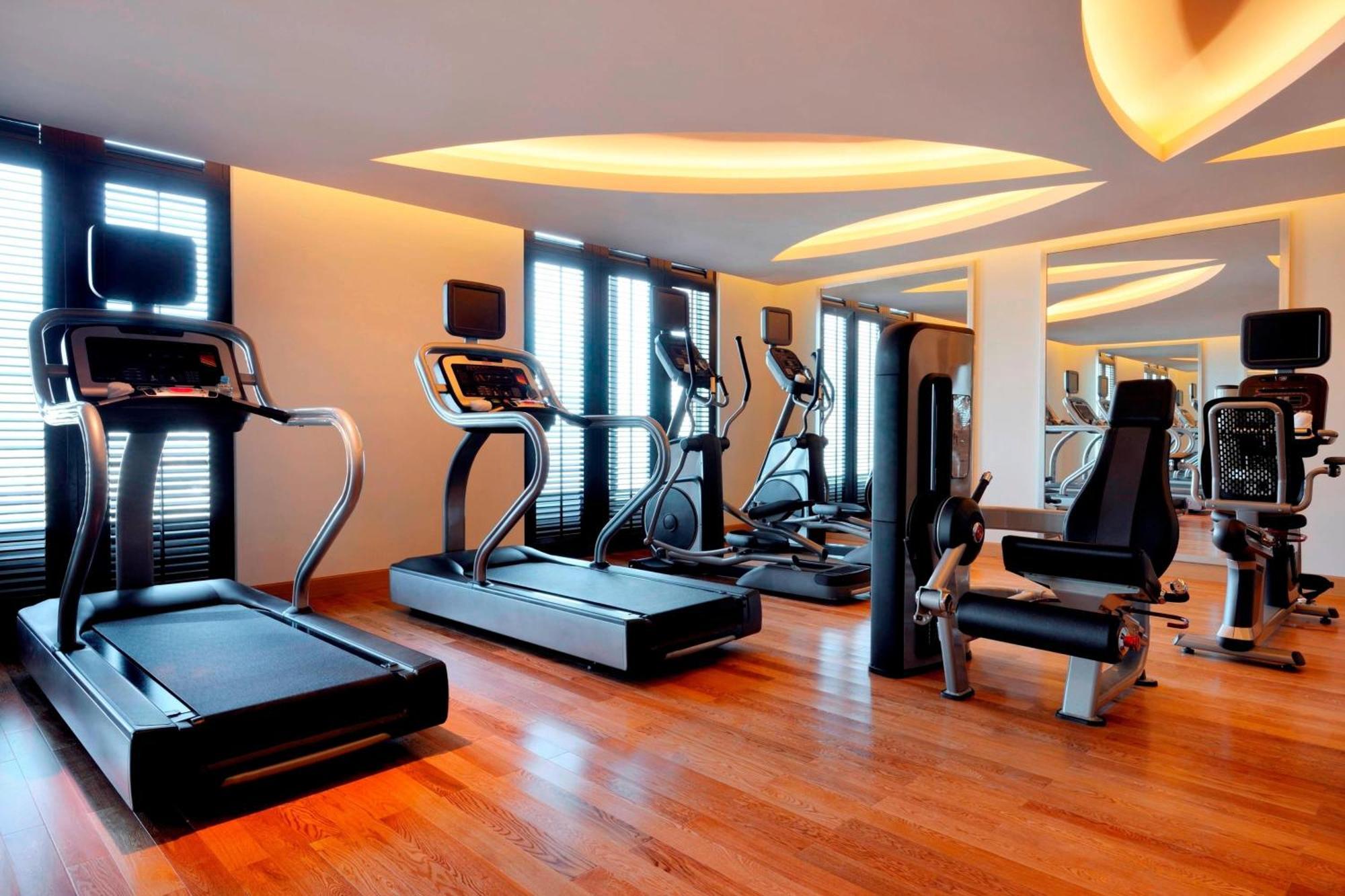 Marriott Executive Apartments Al Jaddaf, Dubaj Zewnętrze zdjęcie The gym at the W Hotel in Dubai