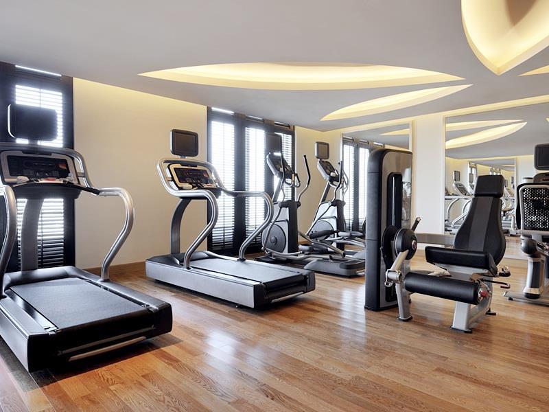 Marriott Executive Apartments Al Jaddaf, Dubaj Zewnętrze zdjęcie The gym at the hotel