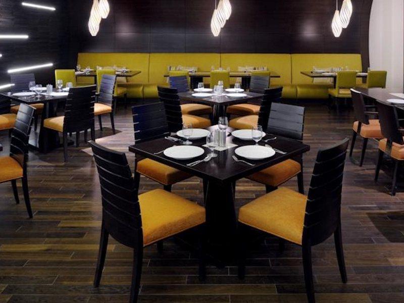 Marriott Executive Apartments Al Jaddaf, Dubaj Zewnętrze zdjęcie Interior of the restaurant