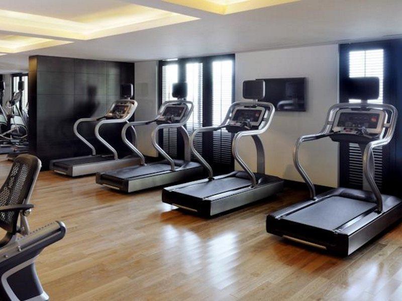 Marriott Executive Apartments Al Jaddaf, Dubaj Zewnętrze zdjęcie The gym at the hotel