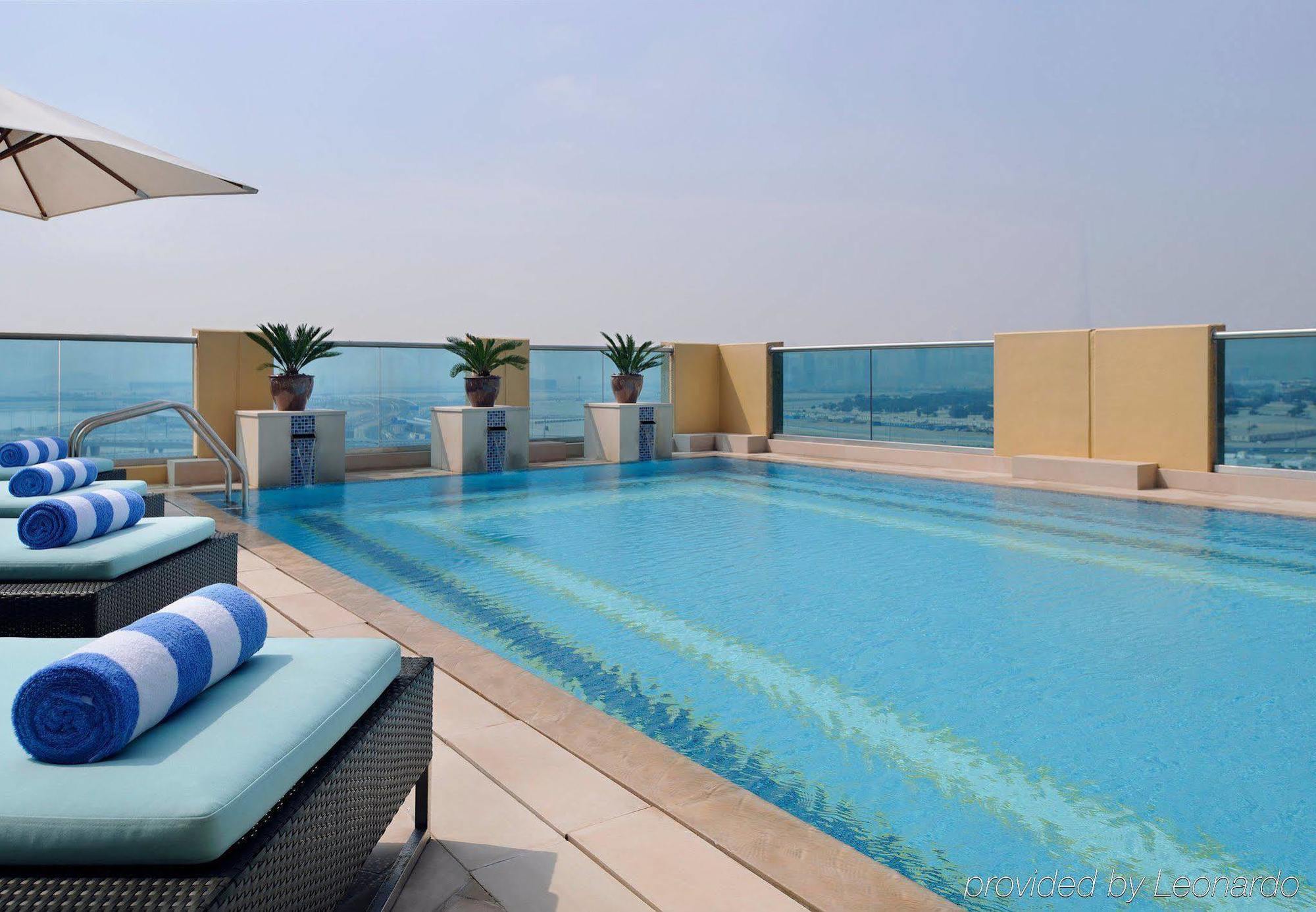 Marriott Executive Apartments Al Jaddaf, Dubaj Zewnętrze zdjęcie Rooftop pool